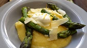 Krémová polenta se zeleným chřestem