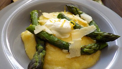 Krémová polenta se zeleným chřestem