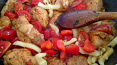 Krkovičkovy kuřecí prsní špalíčky na tymiánu, oregánu s rajčaty