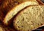 Kváskový chléb se semínky a syrovátkou