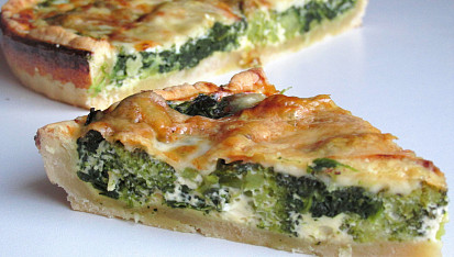 Quiche se špenátem a brokolicí