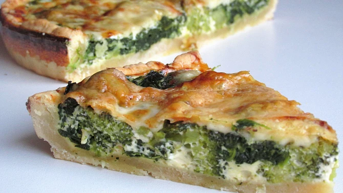 Quiche se špenátem a brokolicí