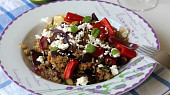 Quinoa s pečenou zeleninou a balkánským sýrem