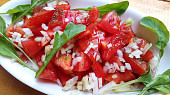 Šťavnatý kuskus, Rajčatový salát s rukolou. http://cesnekacibulezakladmojikuchyne.blogspot.cz/2016/05/rajcatovy-salat-s-rukolou-klasika.html#more