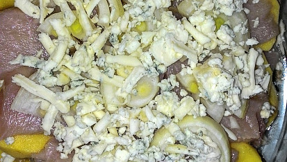 Zapečené brambory s kuřecím masem a Nivou, zapečené brambory