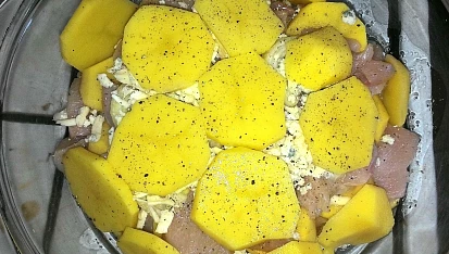 Zapečené brambory s kuřecím masem a Nivou, finální úprava