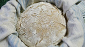 Chleba kynutý kefírovou houbičkou, Vykynutý bochníček před pečením