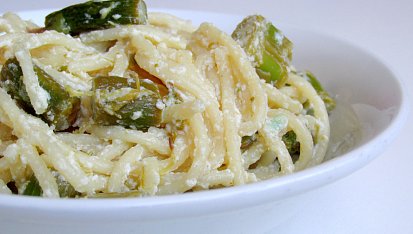 Citronové špagety s chřestem a ricottou