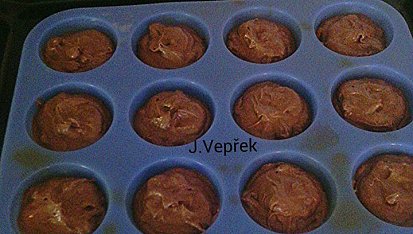Čokoládový cupcakes s ořechovým krémem