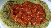 Cuketové palačinky s rajčatovým sugem a sýrem