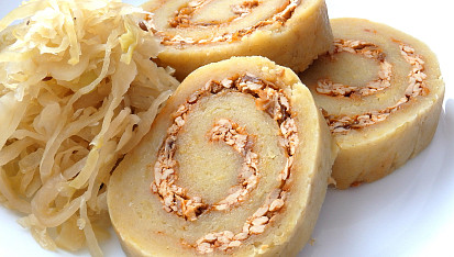 Pečený bramborový knedlík s uzeným tofu
