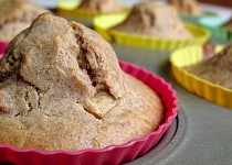 Pohankové muffiny s broskvemi