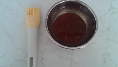 Pomalu pečený bůček na medu