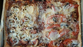 Rychlá domácí pizza na listovém těstě