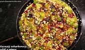 Šťavnatý rebarborový koláč ze špaldy a jogurtu, takto vypadá koláč před vložením do trouby