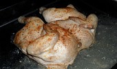 Tančící kuřátko (na plechu - připraveno k pečení)