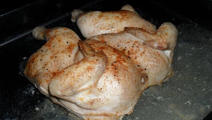Tančící kuřátko, na plechu - připraveno k pečení