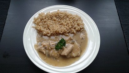 Žampionová omáčka s kuřecím masem