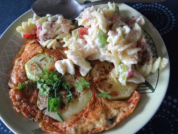 Cuketová omeleta s těstovinovým salátem, Cuketová omeleta s těstovinovým salátem