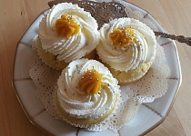 Cupcake s lemon curd