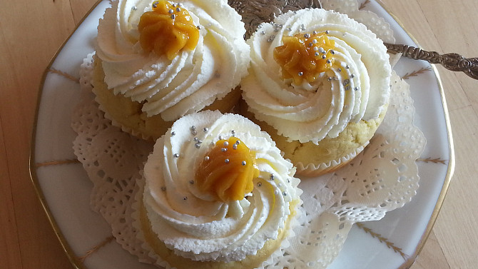 Cupcake s lemon curd