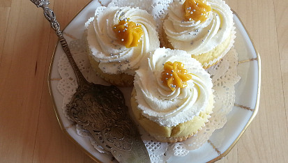 Cupcake s lemon curd