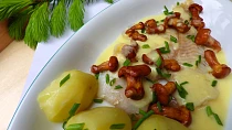 Filé z tresky s liškami a holandskou omáčkou