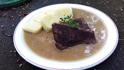 Hovězí maso v kedlubnové omáčce s tymiánem