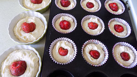 Jahodové muffiny nebo koláčky