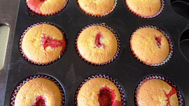 Jahodové muffiny nebo koláčky