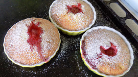 Jahodové muffiny nebo koláčky