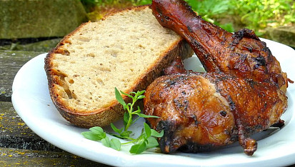 Jednoduchá kuřecí stehna z grilu