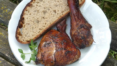 Jednoduchá kuřecí stehna z grilu
