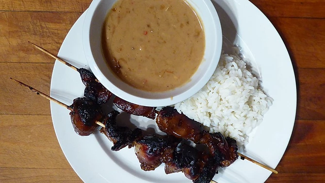 Kuřecí satay s arašídovou omáčkou, Kuřecí satay s arašídovou omáčkou