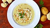 Květákovo-bramborová krémová polévka