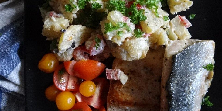 Mořská štika s bramborovým - jogurtovým salátem