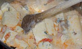 Portobello plněné šunkou, Nivou a smetanou s restovanými vepřovými játry (šunka, na kostičky nakrájené nožičky z žampionů, niva, smetana)