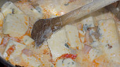 Portobello plněné šunkou, Nivou a smetanou s restovanými vepřovými játry, šunka, na kostičky nakrájené nožičky z žampionů, niva, smetana