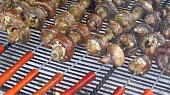 Příloha z grilovaných hub se slaninou a parmazánem