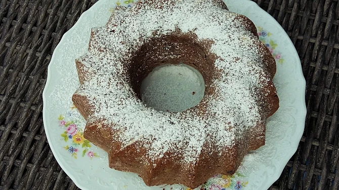 Rebarborová bábovka s ořechovou vůní