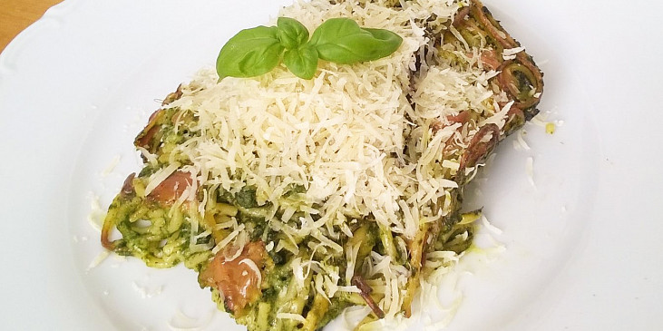 Smetanové těstoviny zapečené s bazalkovým špenátem (Verze se špagetami)