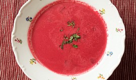 Zářivě růžová polévka