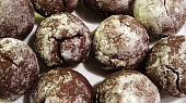 Čokoládové bochánky crinkles bez lepku, mléka a vajec