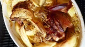 Kuřecí stehna na zelí s bramborami a slaninou, Kuře na zelí s bramborami a slaninou