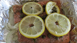Lososové filety s kapary a citrónem