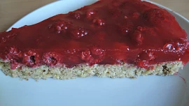 Malinový koláč s vločkami
