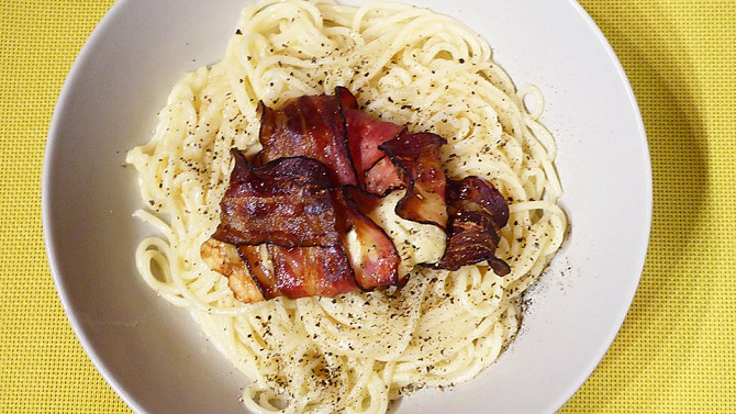 Parmezánové špagety se slaninou a mozzarellou, Parmezánové špagety se slaninou a mozzarellou