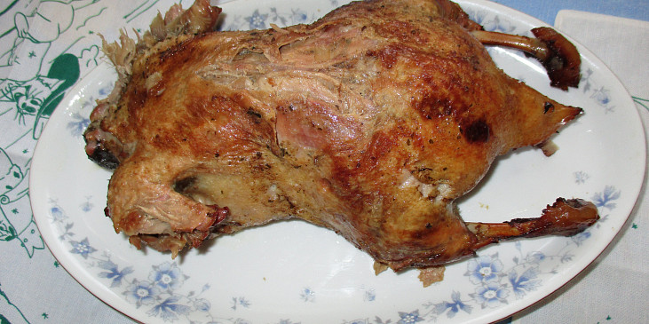 Pečená kachna s kedlubnovým zelím a bramborovými knedlíky (Pečená kachna)