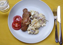 Rozmarýnové kuře s bramborovým salátem