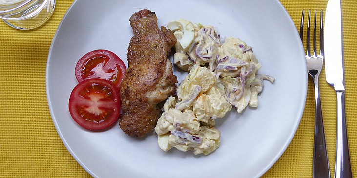 Rozmarýnové kuře s bramborovým salátem (Rozmarýnové kuře s bramborovým salátem)